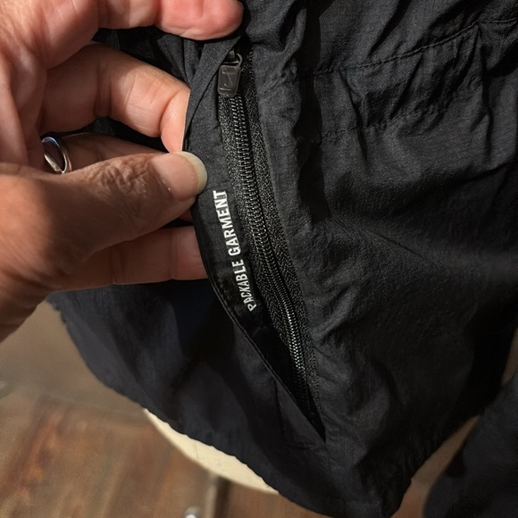🆕 Nike Packable Jacket - Picture 3 of 8